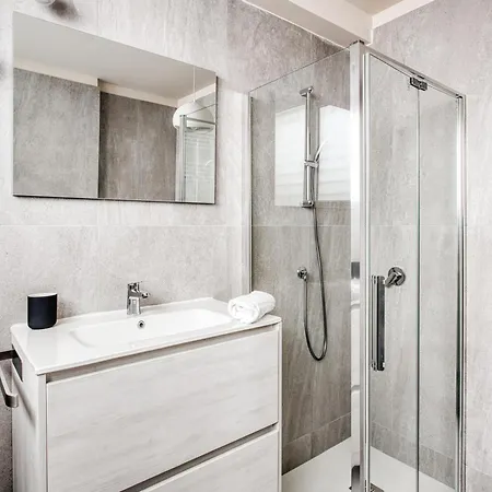 Hostmate - - Imperia's Pearl - Romolo Iulm Daire *