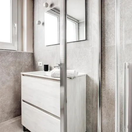 Hostmate - - Imperia's Pearl - Romolo Iulm 米兰