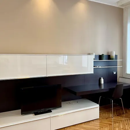 Lr Deluxe - Savoia 3 - Repubblica Милан