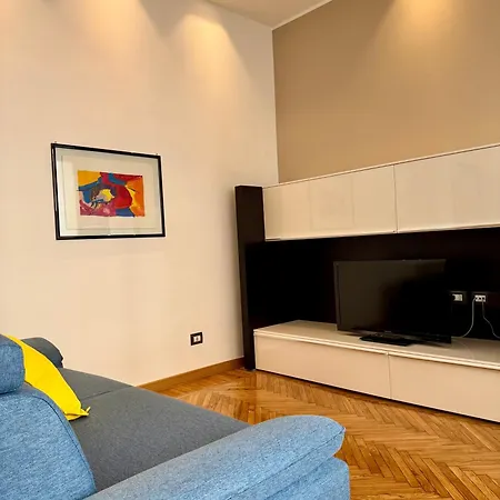 Lr Deluxe - Savoia 3 - Repubblica Милан