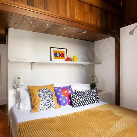 Guesthost - Charming 7 Stops From Duomo Apartament