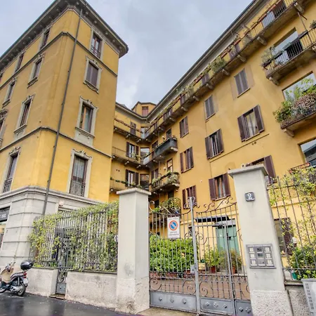 Guesthost - Charming 7 Stops From Duomo 아파트