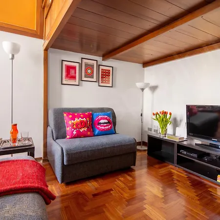 Guesthost - Charming 7 Stops From Duomo Apartament Mediolan