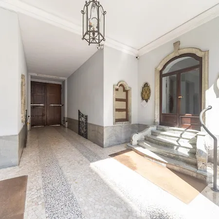 Sunny With Terrace In Center By Rentopolis *