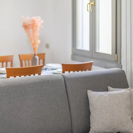 Sunny With Terrace In Center By Rentopolis * Milánó