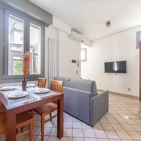 Sunny With Terrace In Center By Rentopolis Apartman Milánó