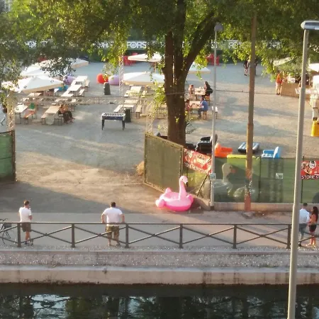 Cozy In Front Of Naviglio Grande Milaan
