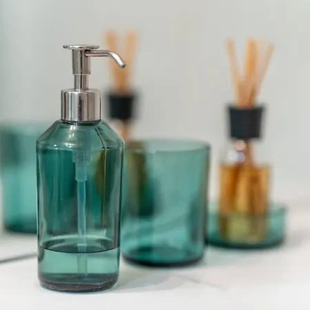 A 400m Dalla Metro Con Wifi Piu Parcheggio Privato Bici Apartmán *