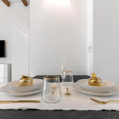 Apartament Stylish Retreat In The Tortona District By Mastery Mediolan