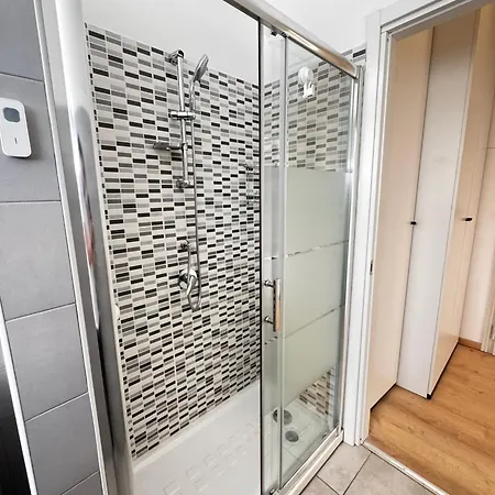 アパート Smart Studio, Wifi, Airco Near Metro Station By Kibilu Affitti Brevi *