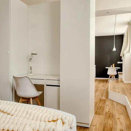 Hostmate - - Imperia's Warm - Romolo Iulm Apartment