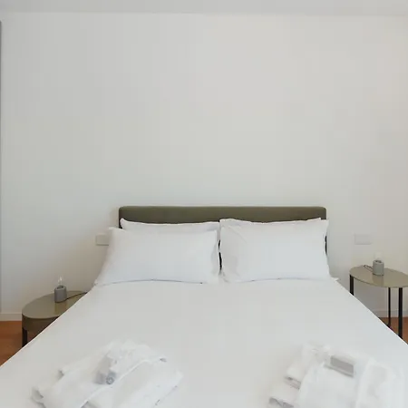 Apartment Gohost - Terrace Walking Distance From Station Mailand