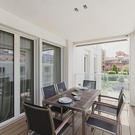 Apartment Gohost - Terrace Walking Distance From Station
