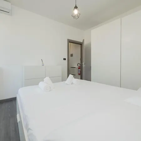 Apartament I-host - Omero 17 *