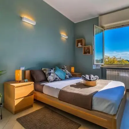 Charmy & Cozy Panoramic Flat 50m From M4 Stop Milan
