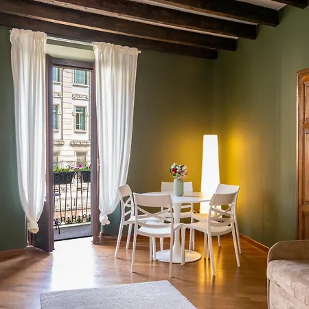 Lp - Navigli View Apartman *