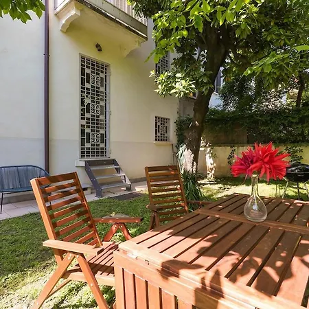 Charming Liberty-style With Garden And Parking Near Life *