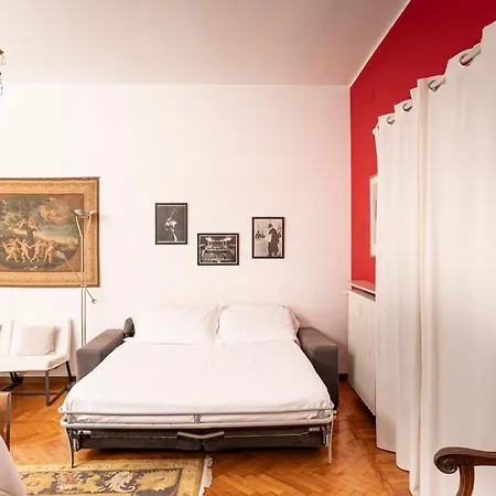 Apartment Sunshine-filled On Subway Milan