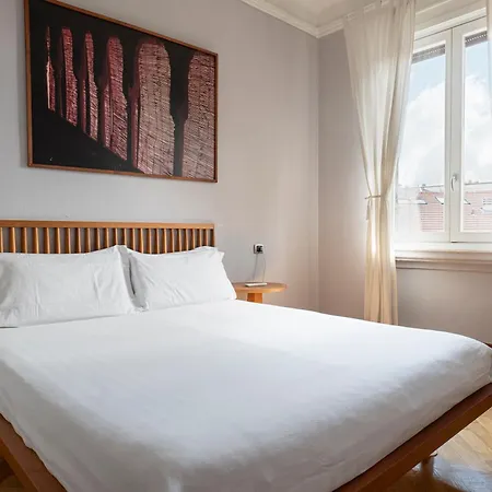 Bright House Center On Subway Lines 1,2 &3 Милан