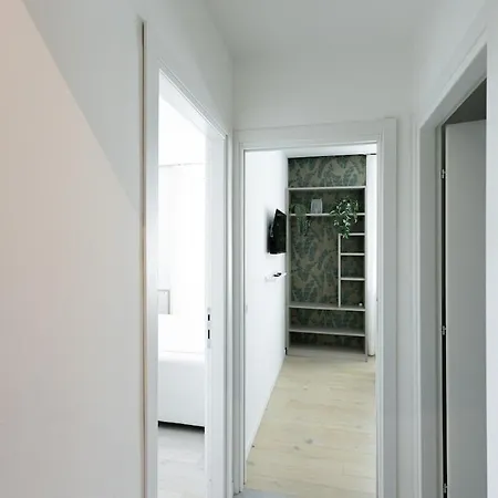 Lägenhet Two -rooms 10 Minutes Duomo By Metro Milano