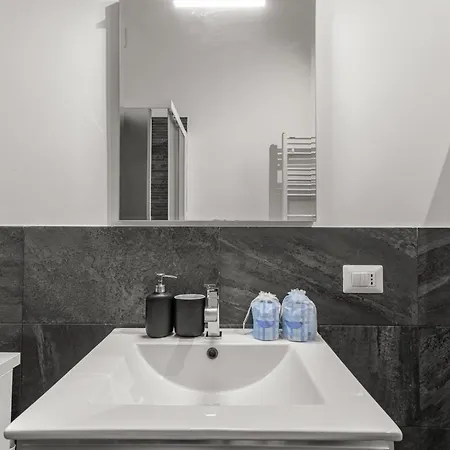 アパート Abbiategrasso M2 - One Bedroom App - Wifi ミラノ
