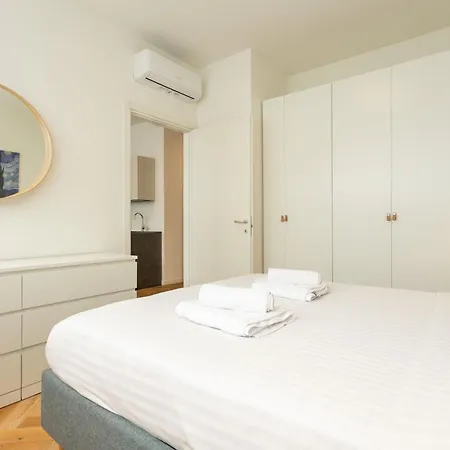 Console Marcello Milaan