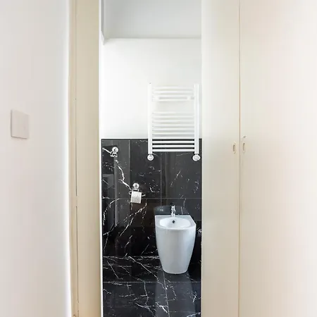 Cozy And Design Close To Rail Station * ميلان