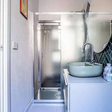 Cozy And Design Close To Rail Station