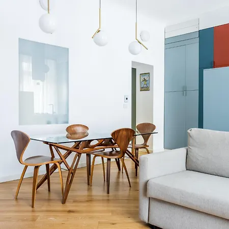 شقة Cozy And Design Close To Rail Station *