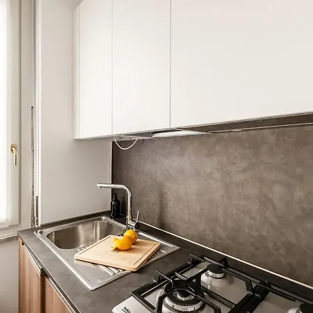 Stayeasy Melloni - 3 Rooms, 2 Baths - Center מילאנו