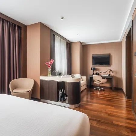 Crowne Plaza By Ihg Hotel