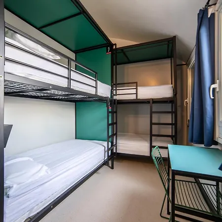 Yellowsquare Hostal