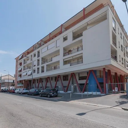 Lejlighed Spazio Breda - Free Parking, Private Garage, Metro M1, Balcony, 4 Guests Milano