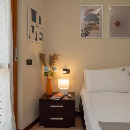 Spazio Breda - Free Parking, Private Garage, Metro M1, Balcony Apartment Milan