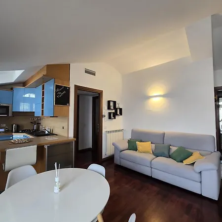 Urban Attic Isola District * ミラノ