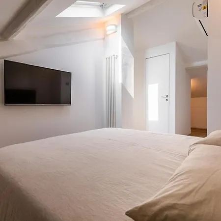 Cenisio Golden House *