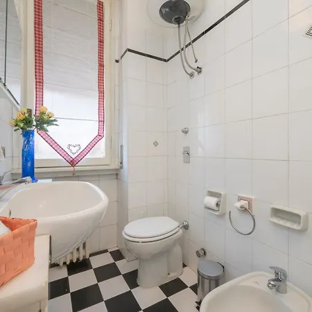 Moscova Dream - Bright And Quiet 5th Floor