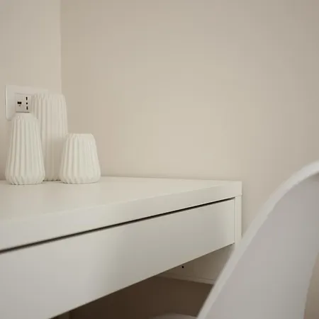 Hostmate - - Imperia's Prism - Romolo Iulm