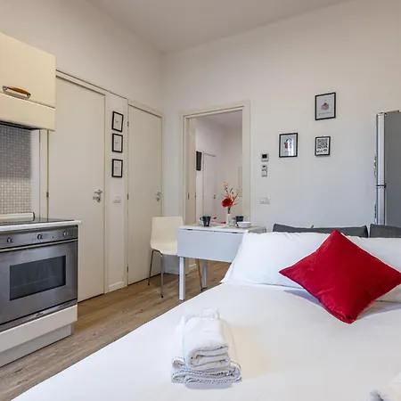 Duomo In 10 Minutes - Modern New House - Netflix & Wi-fi Apartmán