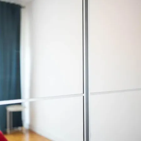 Apartment Large With Private Balcony And Workspace
