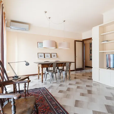Pagano - Salutati - Ampio E Luminoso Trilocale * Milan