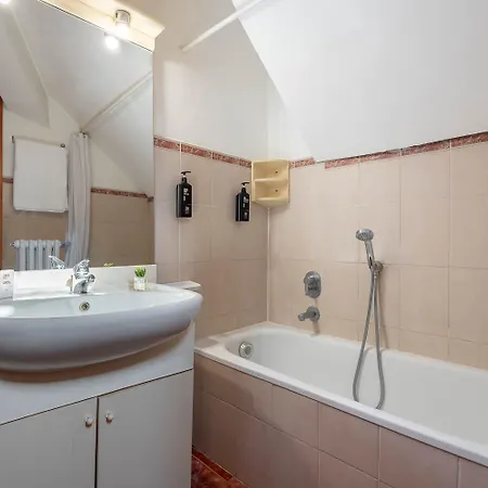 Ih Argonne Park 아파트호텔