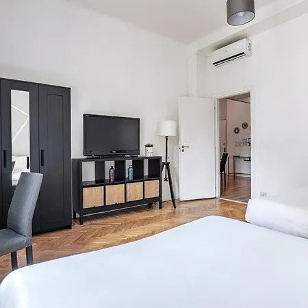 Lägenhet Luxury 4 Bedrooms Close To Duomo