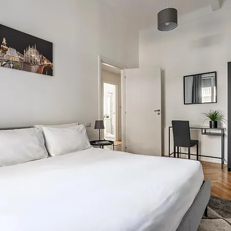 Lägenhet Luxury 4 Bedrooms Close To Duomo *