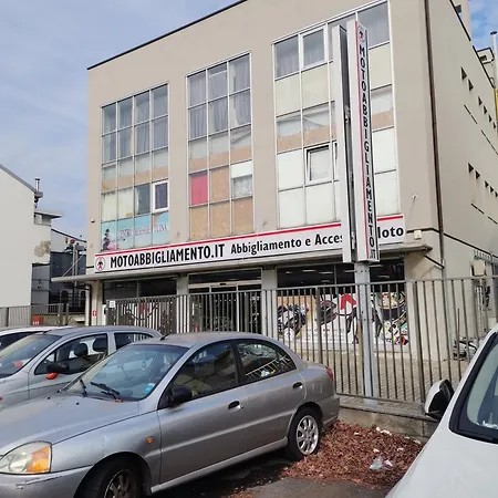 Milanforester Apartman *