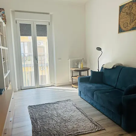 Three 2 Beds, 3rd Bed Available * 밀라노