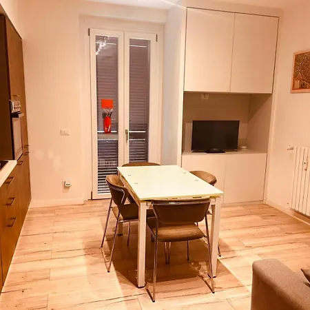 Three 2 Beds, 3rd Bed Available