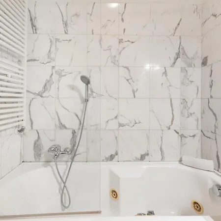 Gambara M1-hospital Pat - Cozy With Terrace * ميلان