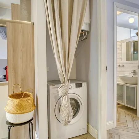 V2 Near アパート ミラノ