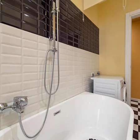 I-host - Lucania 12 *